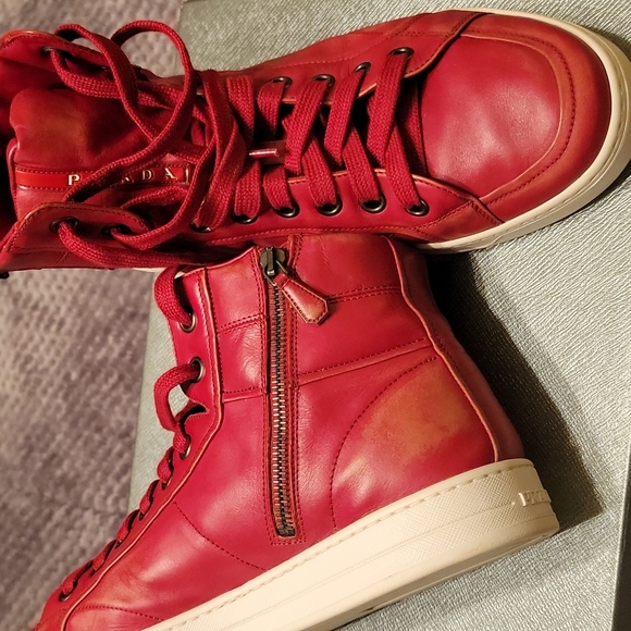 PRADA RED SNEAKER BOOT W/ GREY DRAW STRING BAG (USED) - Picture 5 of 7